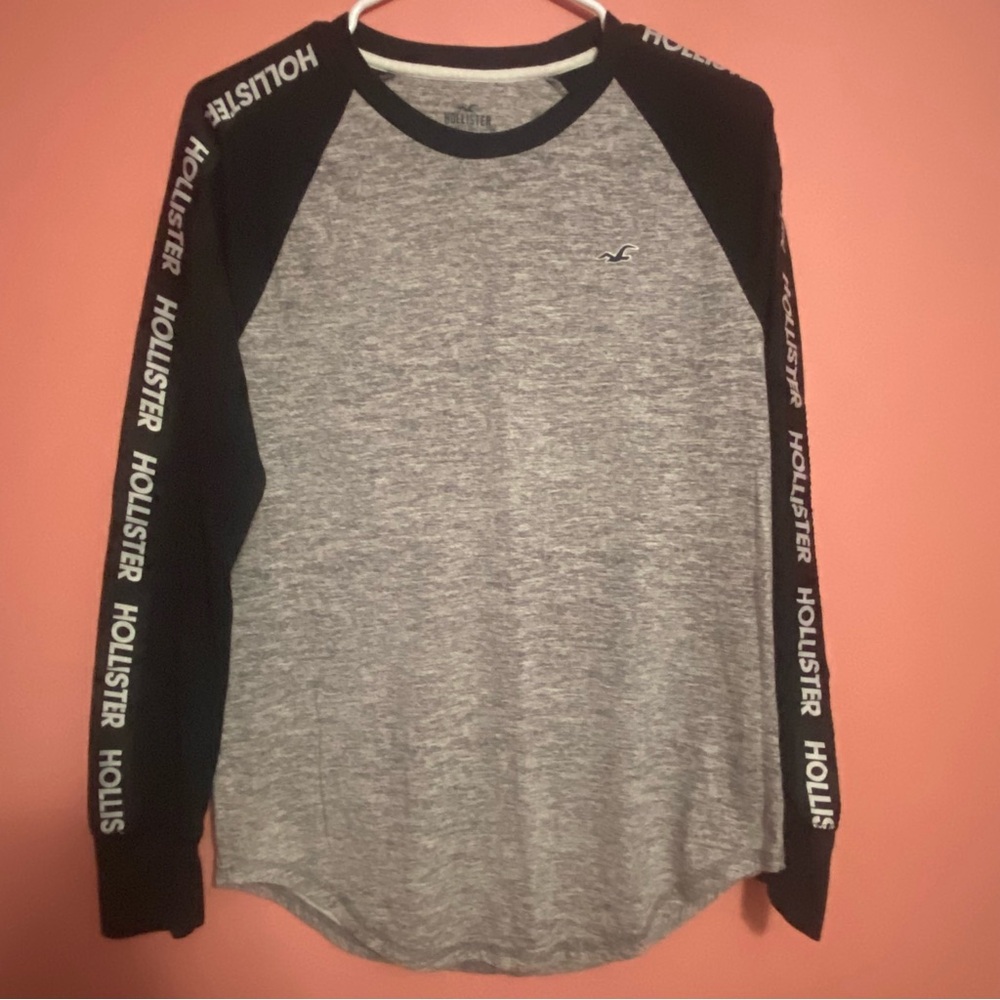 Hollister Men's Curved Hem Long Sleeve Tee